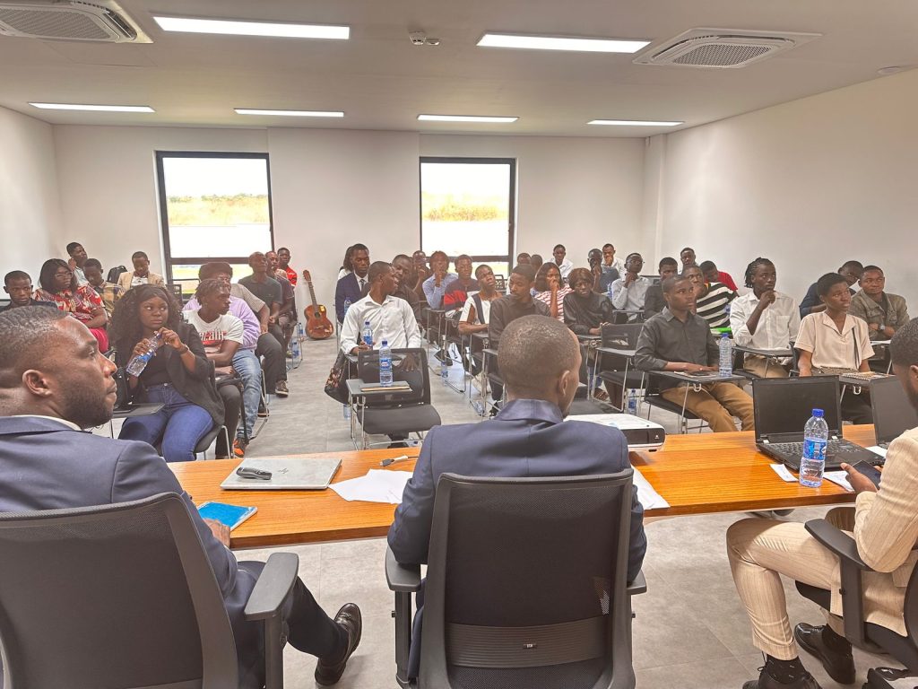 Workshop dos Economistas: Soluções para os Desafios Económicos e o Emprego Jovem em Angola 3 Workshop dos Economistas: Soluções para os Desafios Económicos e o Emprego Jovem em Angola